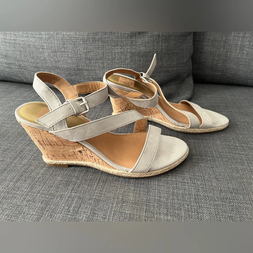 Dolce Vita DV8 Pierra strappy wedge in gray size 8